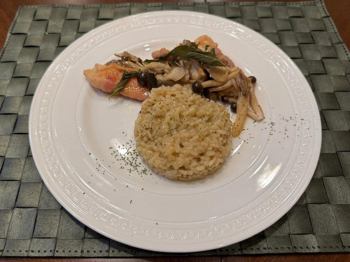 Dr. chef 창작 서양풍 런치의 한 예. 리조토와 고기 요리 한 접시